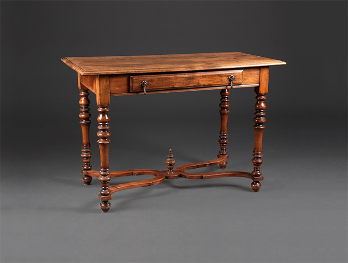 Petite table de style Louis XIII, piétement tourné, entretoise décorée d'une toupie - Epoque XIXeme