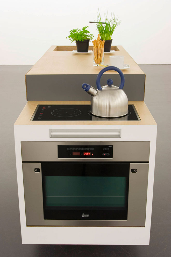La plaque de cuisson et le four de la Small Kitchen - © Kristin Laass et Norman Ebelt