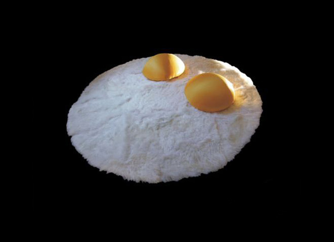 Tapis œufs frits avec les deux coussins amovibles - © Valentina AUDRITO