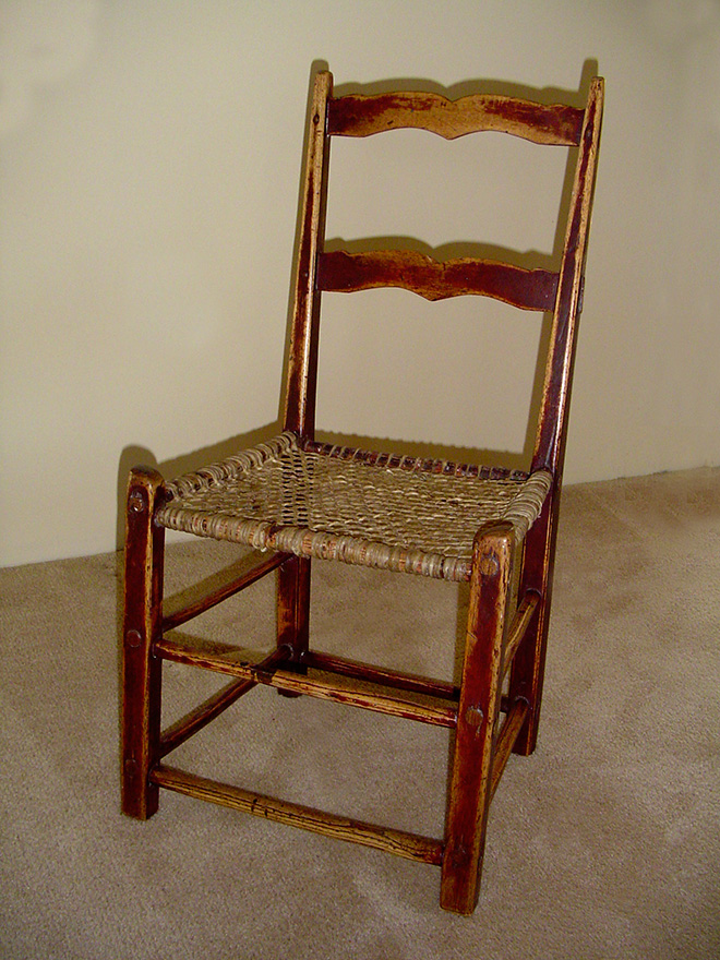 Chaise à la capucine à assise tressée - Début du 19eme - Crédit : antiques.com